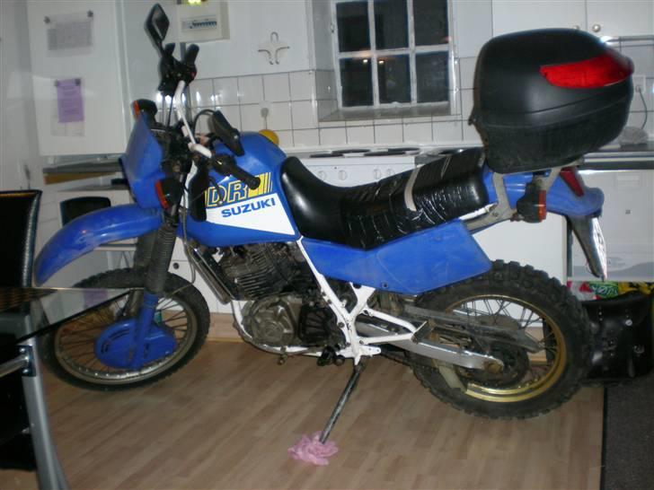 Suzuki DR 500 s - Inde i varmen :P billede 6