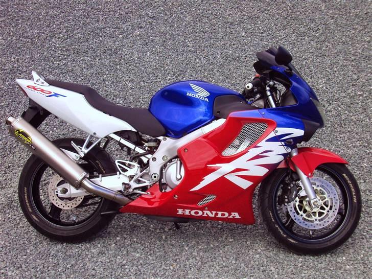 Honda CBR 600 F4 *SOLGT* - Højre side. billede 2