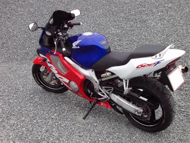 Honda CBR 600 F4 *SOLGT* - Venstre side/bag. billede 5