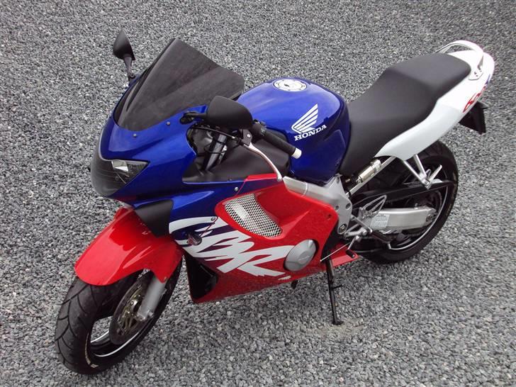 Honda CBR 600 F4 *SOLGT* - Front/venstre side. billede 6
