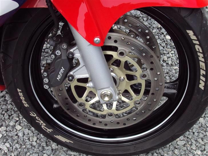 Honda CBR 600 F4 *SOLGT* - Hvide rimstipes og dæk skrift. billede 12
