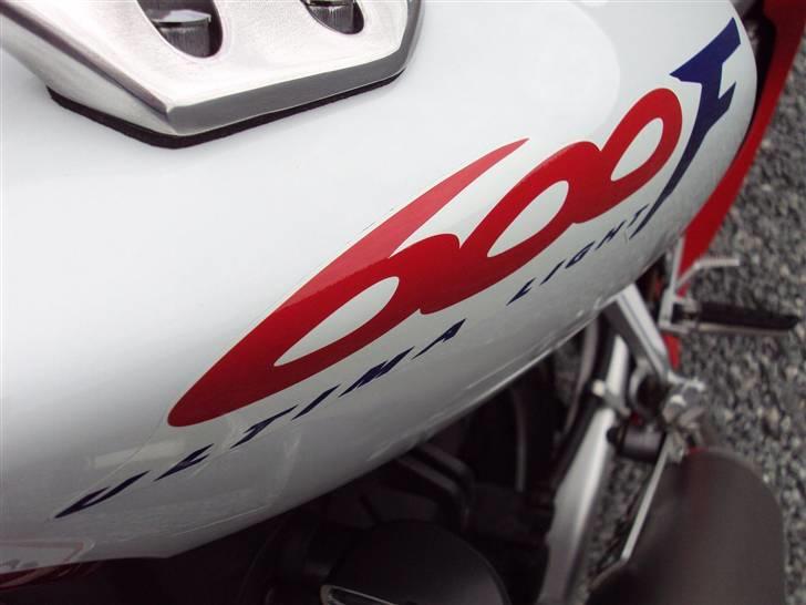 Honda CBR 600 F4 *SOLGT* - 600 F Ultima Light: Cyklen vejer kun 170kg tørvægt.  billede 13