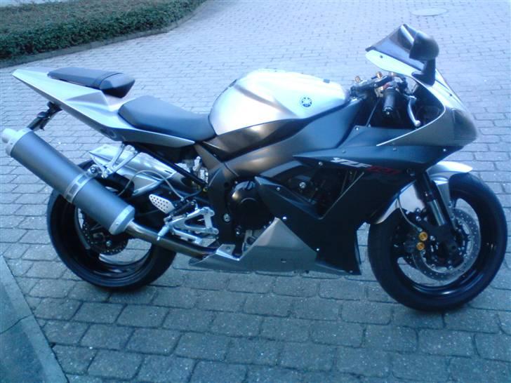 Yamaha r1 billede 1