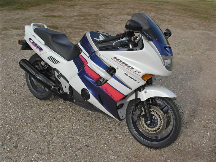 Honda cbr1000f sc24