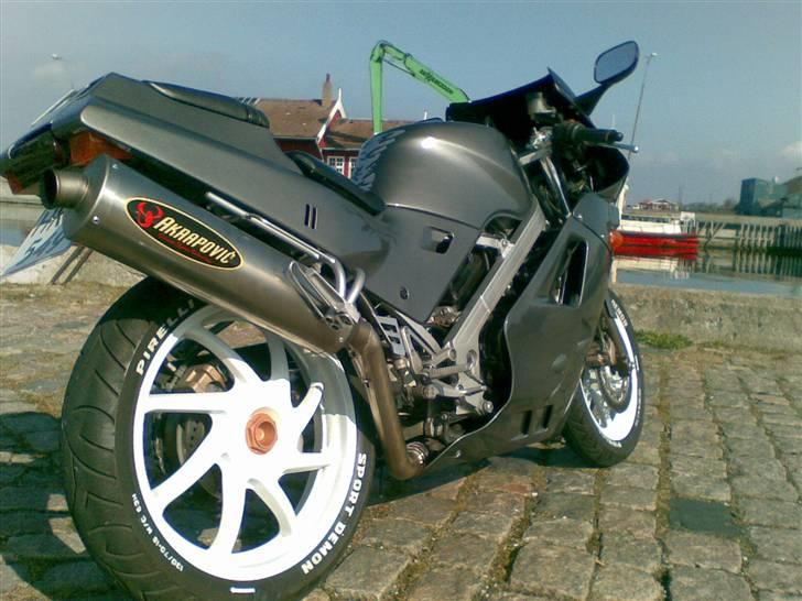 Honda Vfr 400 R NC 24-Solgt - Assens Havn i solskinsvejr billede 12