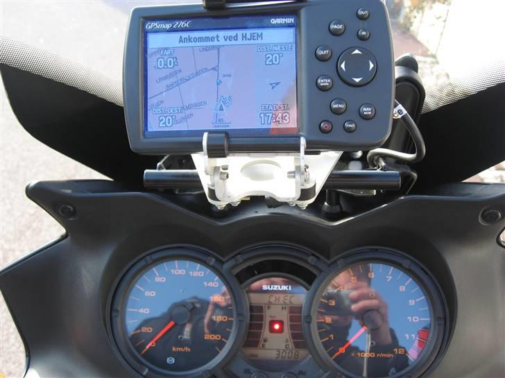 Suzuki DL 650A K7 V-Strom - Garmin 276C på Touratechholder. Vibrationsdæmpet og tyverisikker med nøgle. billede 3