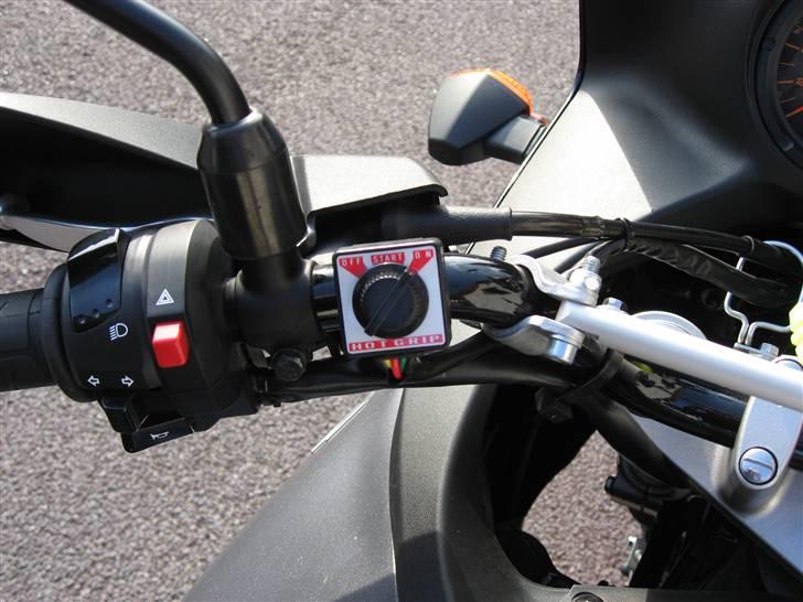 Suzuki DL 650A K7 V-Strom - Daytona Hot Grips billede 4