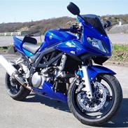 Suzuki sv1000sk7, blå.
