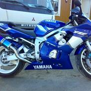 Yamaha YZF R6 [Solgt]