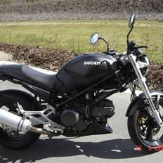 Ducati monster 600 dark