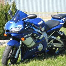 Yamaha YZF- R6