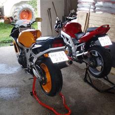 Suzuki SV 1000 N K7 **SOLGT**