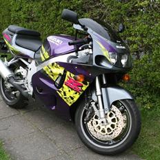 Suzuki GSXR 750