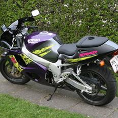 Suzuki GSXR 750