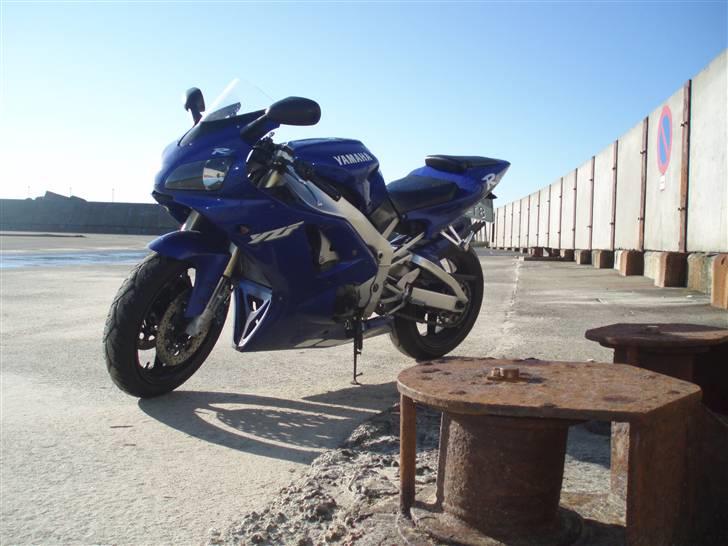 Yamaha R1 billede 1