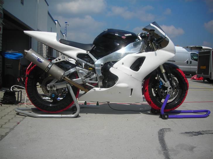 Yamaha YZF R1 (SOLGT) billede 1