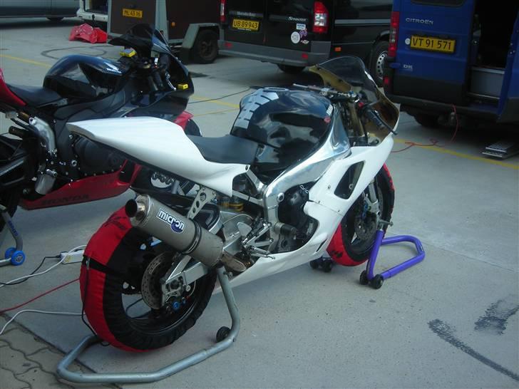 Yamaha YZF R1 (SOLGT) billede 2