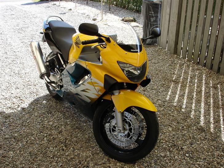Honda CBR 600F4 billede 3