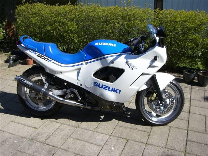 Suzuki GSX 600 F (Totaltskadet) billede 9