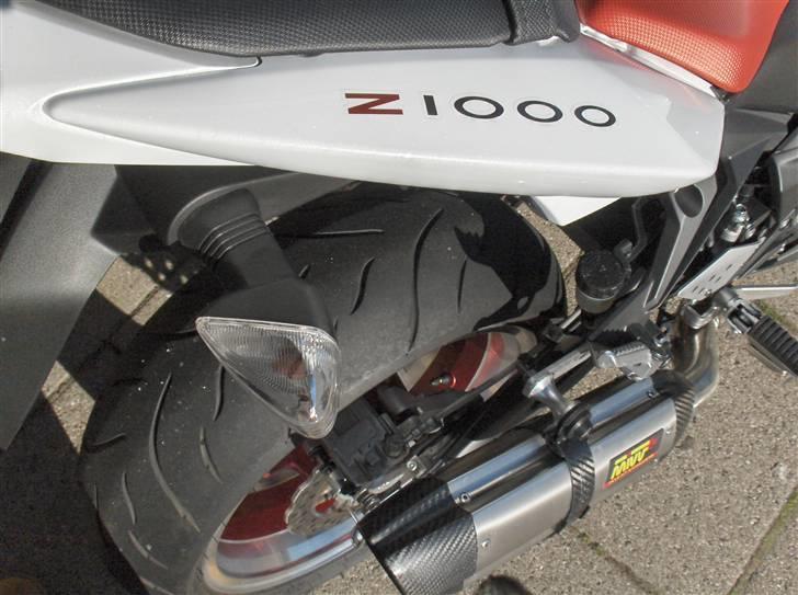 Kawasaki z1000 ABS - Hjælp mig lige.. Skal Klistermærket af??? kan ikke helt beslutte mig? billede 3