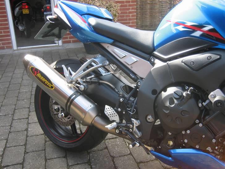 Yamaha FZ1 Naked - Akrapovic giver den tunge bas..... billede 3