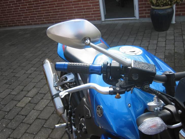 Yamaha FZ1 Naked - Rizoma lækkerier: Greb, håndtag, styrknopper, spejle mv. billede 4
