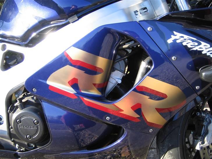 Honda CBR 900 RR Solgt - Lige et billede af farvekombinationen  billede 4