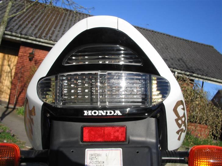 Honda CBR 900 RR Solgt - Diodebaglygten med indbyggede blink (blink ikke sat til her) billede 5