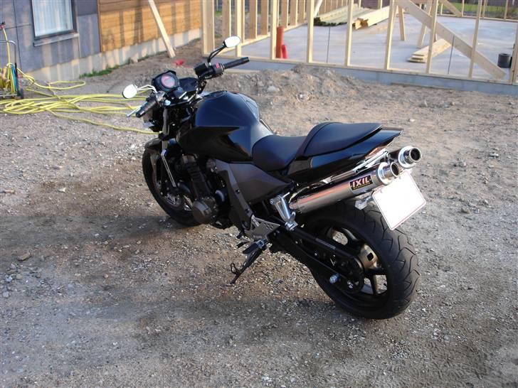 Kawasaki Z 750 SOLGT - Så skal der bygges garage til cyklen billede 5