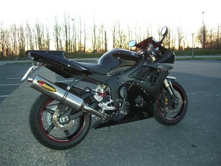 Yamaha R6 billede 13