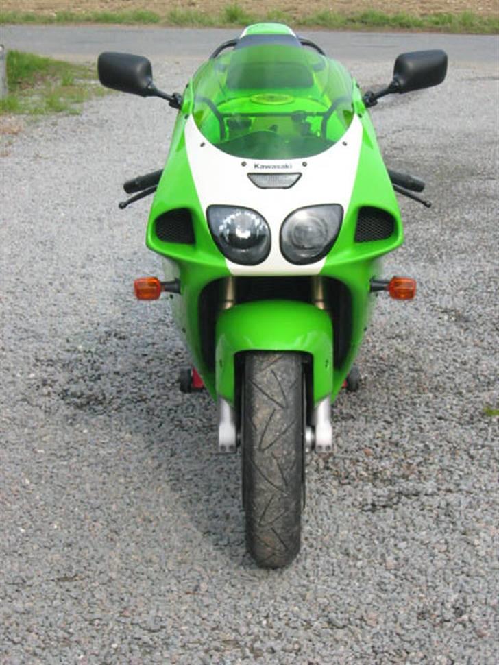 Kawasaki ZX7-R - Den ser da lidt ond ud. billede 2