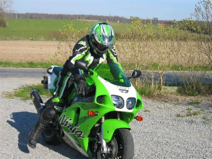 Kawasaki ZX7-R - Og så skal der fame køres.  :-)) billede 7