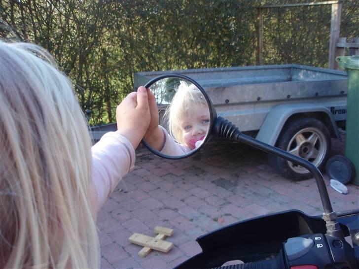 Suzuki GS500E ** SOLGT ** - Som 2½ årig tøzpige ved man nok hvad sidespejlet er til... ;-) billede 11