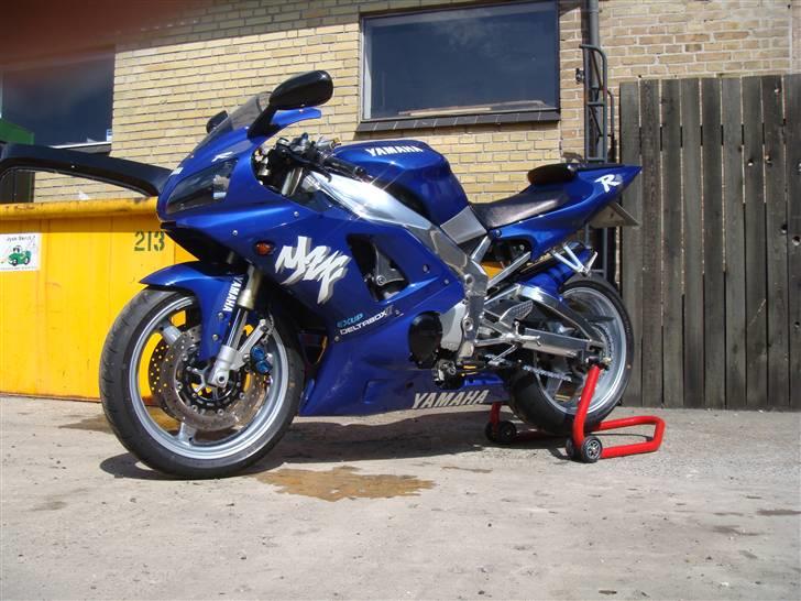 Yamaha R1 billede 12