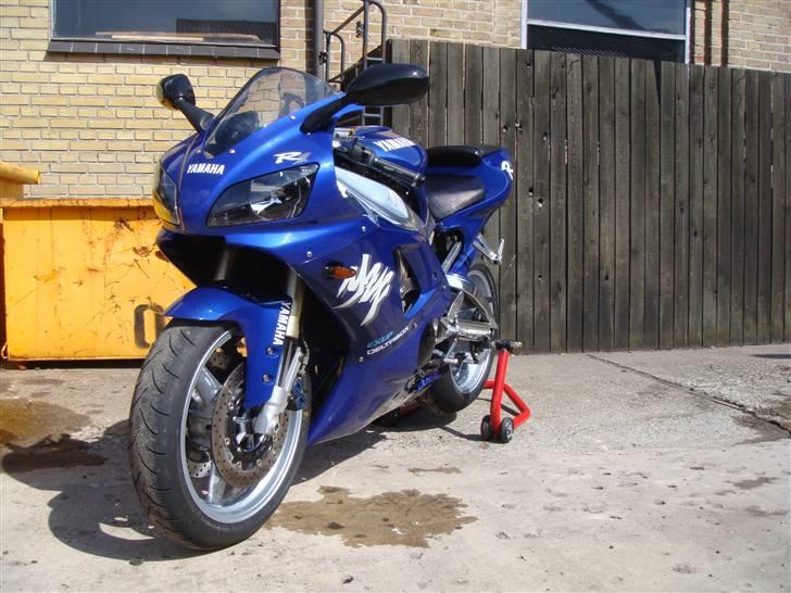 Yamaha R1 billede 14