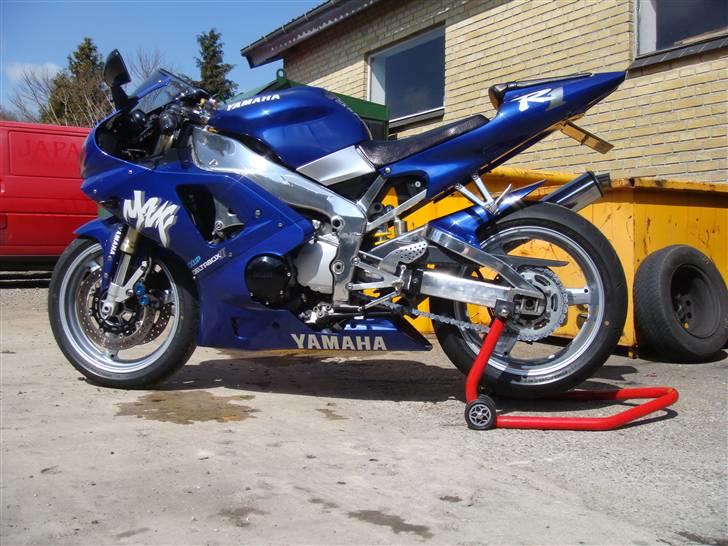 Yamaha R1 billede 16