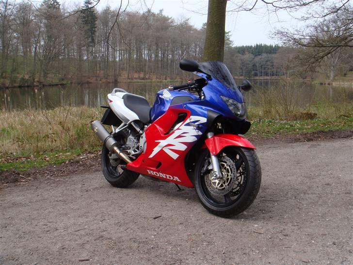 Honda CBR 600 F4 billede 1