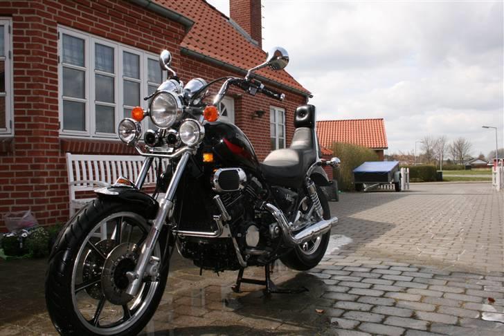 Kawasaki Vulcan VN700 - SOLGT billede 2