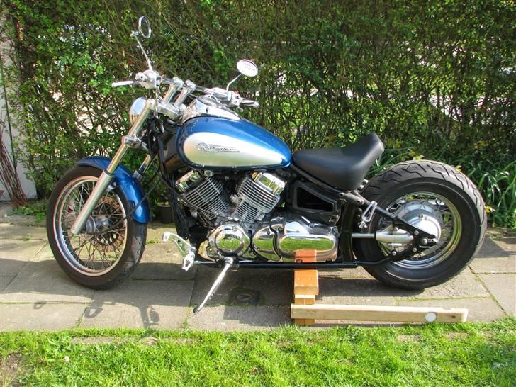 Yamaha XVS 650 Dragstar - Sikken stort arbejde bare for at flytte blinklys ned ved siden af nr pladen.. billede 11