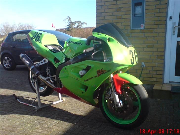 Kawasaki ZXR 400 Roadracer billede 3