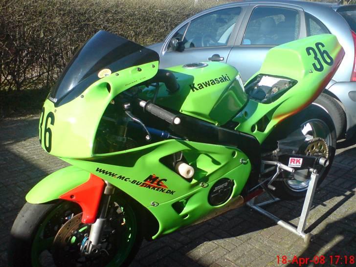 Kawasaki ZXR 400 Roadracer billede 5