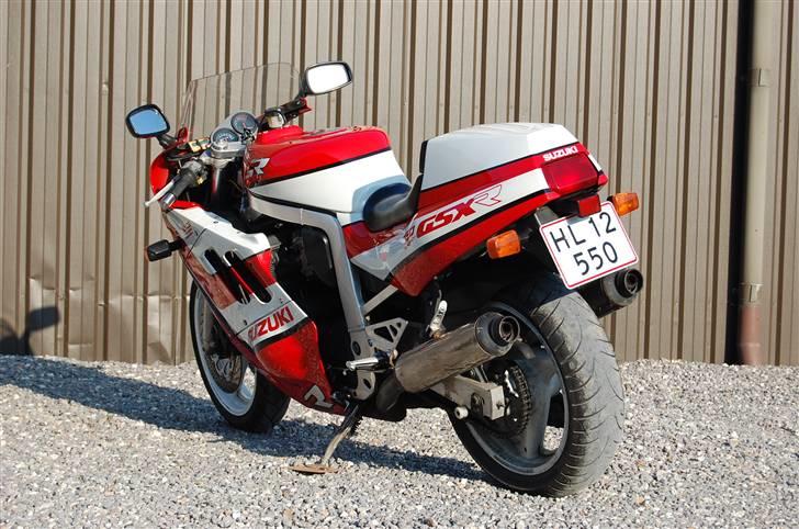 Suzuki gsxr 750 - I sin nye klæder, the red ones are faster ;) billede 1