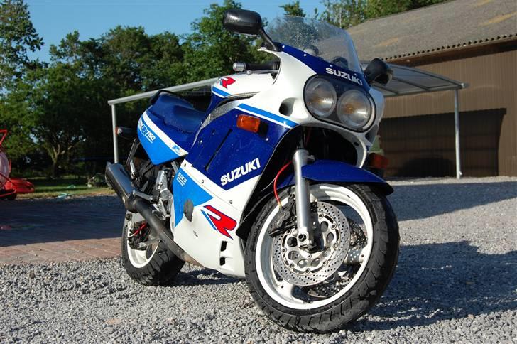 Suzuki gsxr 750 - Som den så ud før mit styrt, ud over farven er forskellen et dobbelt sæde og klart forlygteglas. billede 2