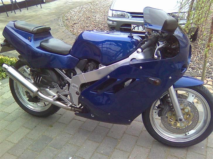 Suzuki gsxr 400 r billede 9