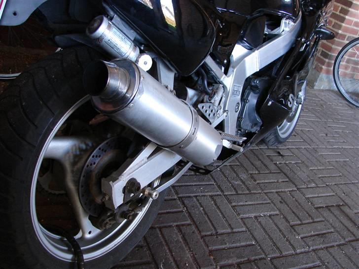 Suzuki GSX-R 400R  #DØD# billede 10