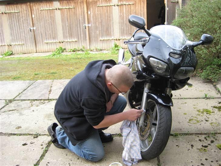 Suzuki sv 650S - Så skal der pudses.  billede 6