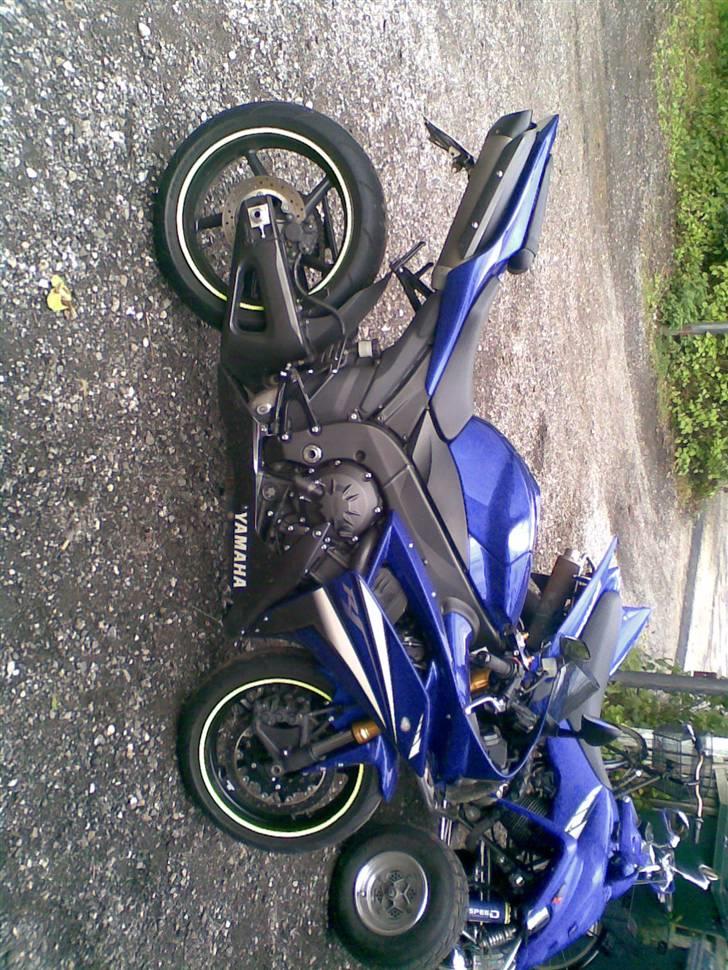 Yamaha R1  billede 2