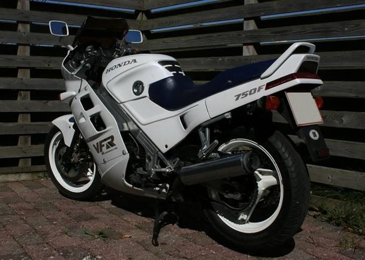 Honda VFR 750 F billede 2