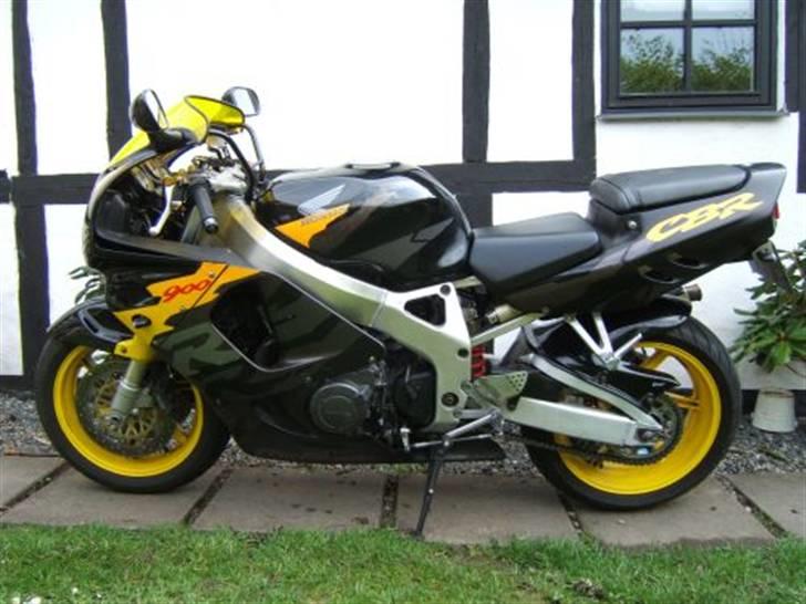 Honda CBR900rr billede 2