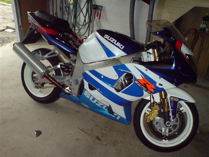 Suzuki GSX-R 1000 K1 - Hjemme i stalden.. >O) billede 6